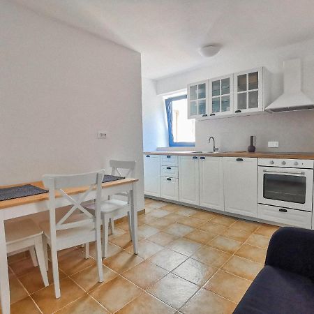 Apartment Muretto Basanija Bagian luar foto