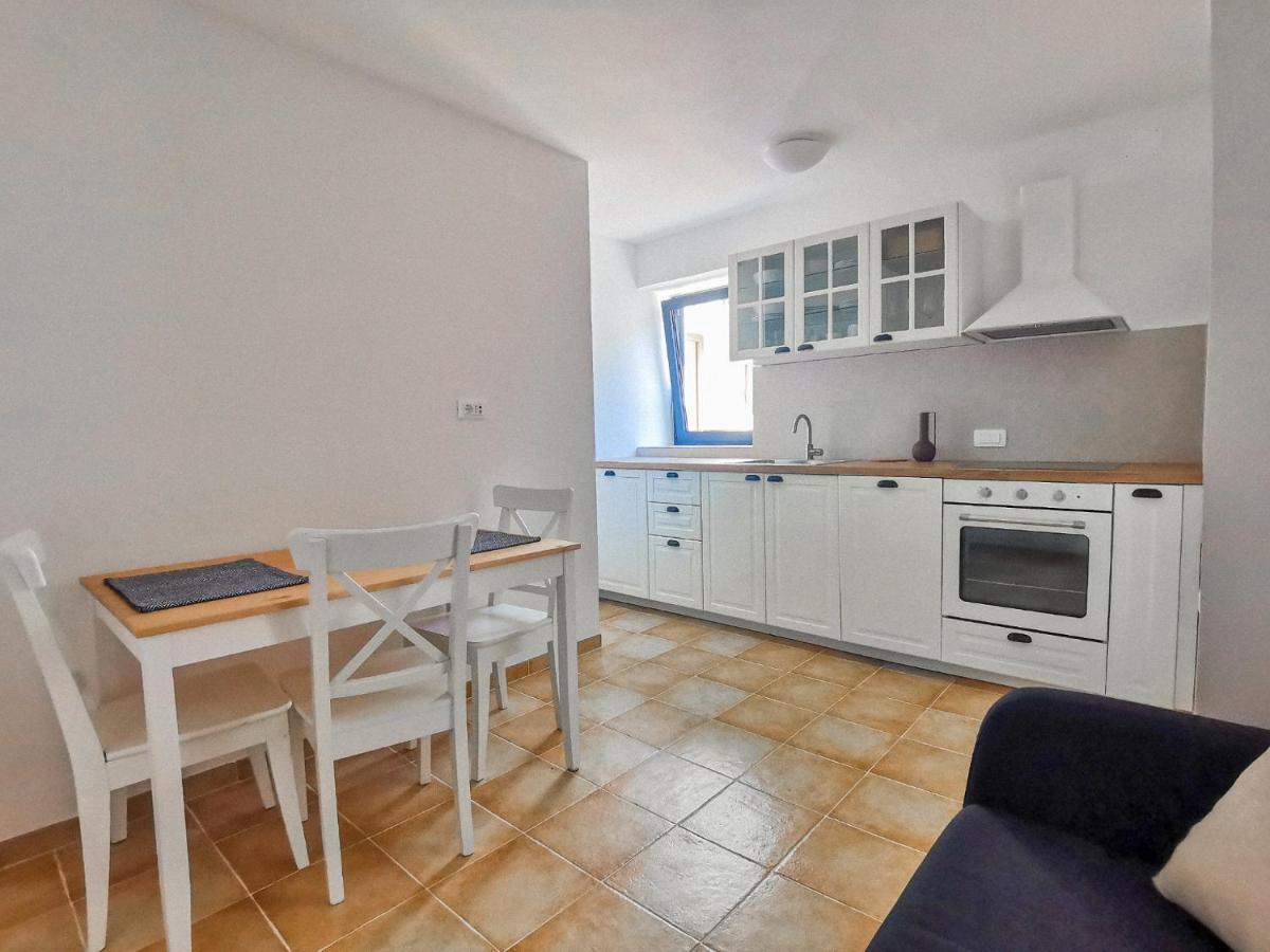 Apartment Muretto Basanija Bagian luar foto