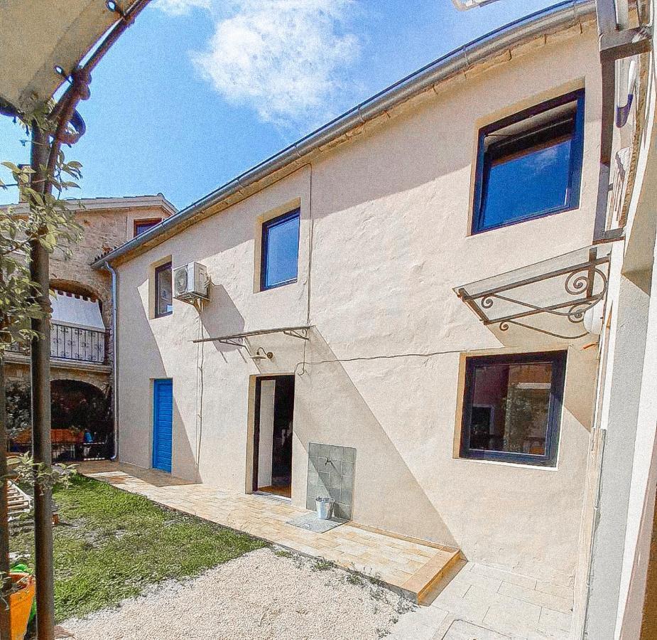 Apartment Muretto Basanija Bagian luar foto